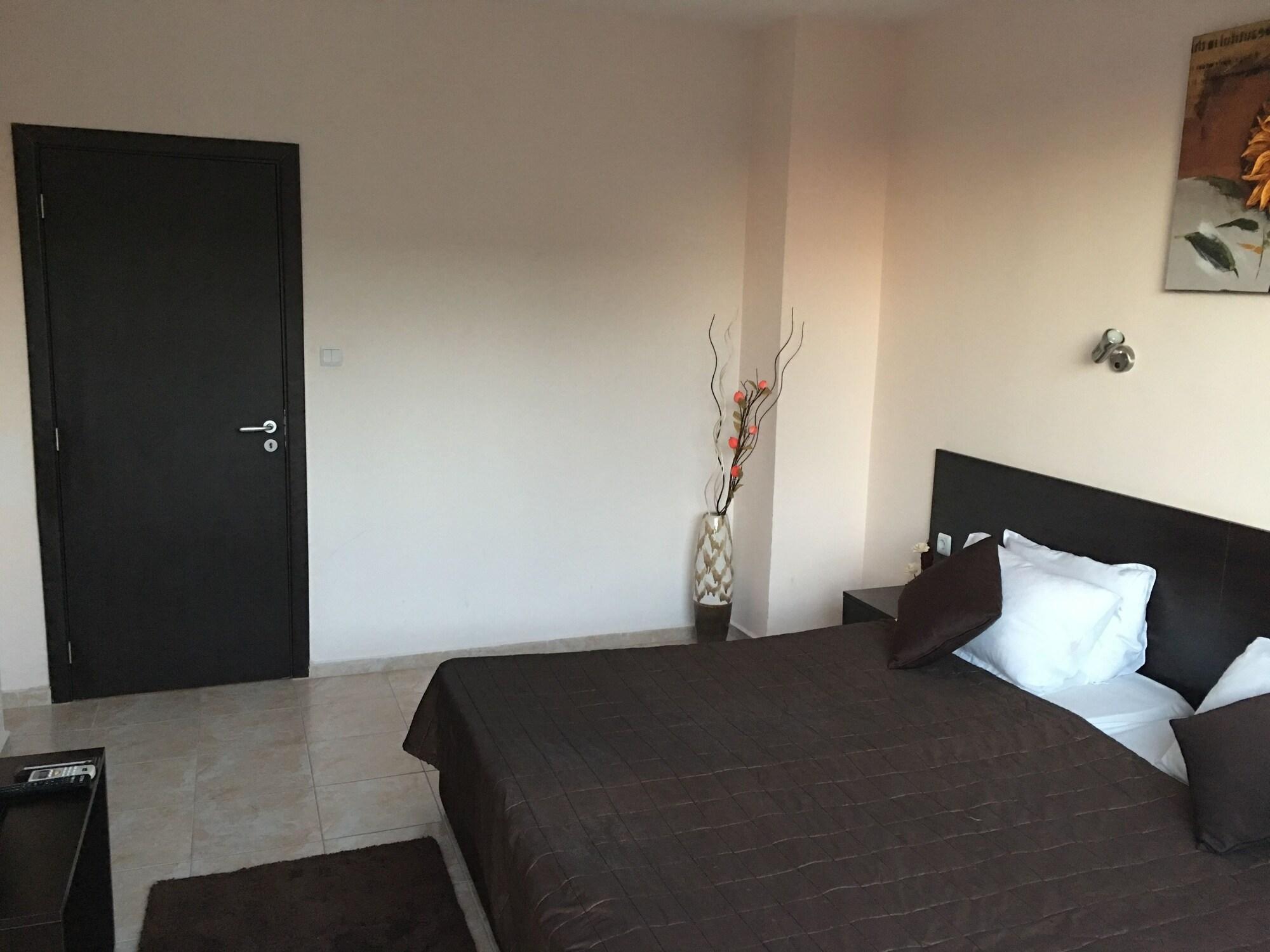 Beach Aparthotel Salt Lake เปาโมเรีย ภายนอก รูปภาพ
